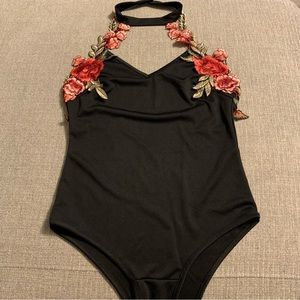 Black Bodysuit with appliqués flowers 🌹
